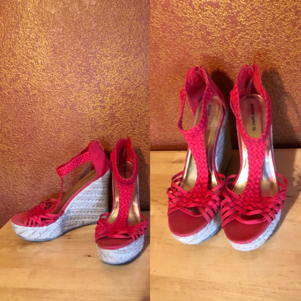 Coral springtime wedges